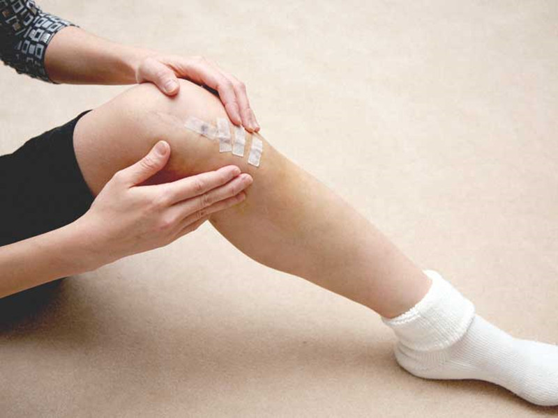 换了人工膝关节很痛苦是吗,人工膝关节换后十五年后怎么办