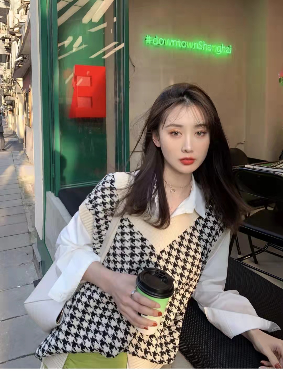 手工女款针织短款马甲,短款针织马甲搭配什么