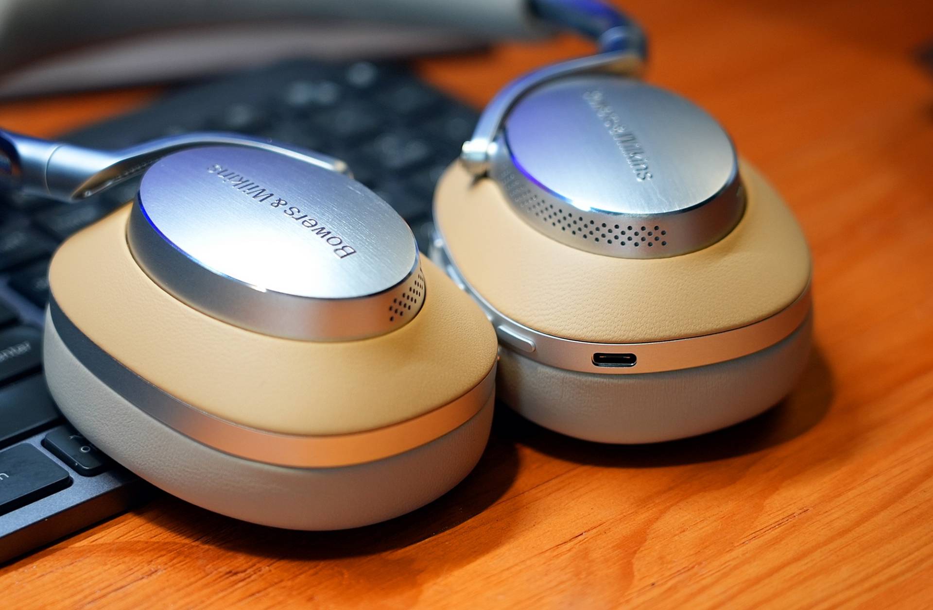 宝华韦健旗舰头戴耳机测评,宝华韦健px8对比苹果耳机