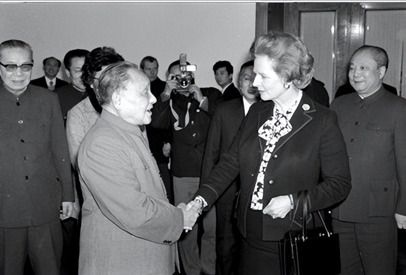 外交部原部长：香港回归前，英政府每年拿走上千亿英镑