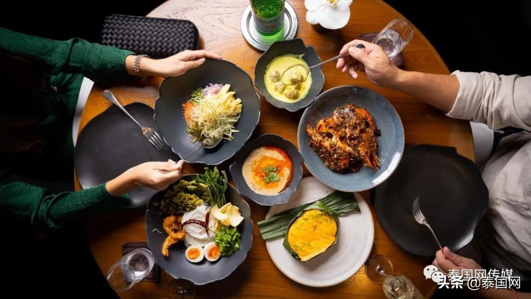 疫期留在泰国的中国人，他们眼中，为何全是“血与泪”…..