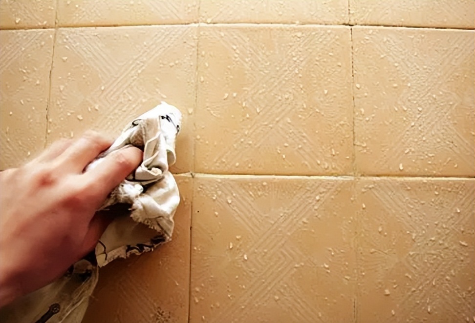 房子一层太潮怎么解决,一楼怎样装修才不让地面返潮