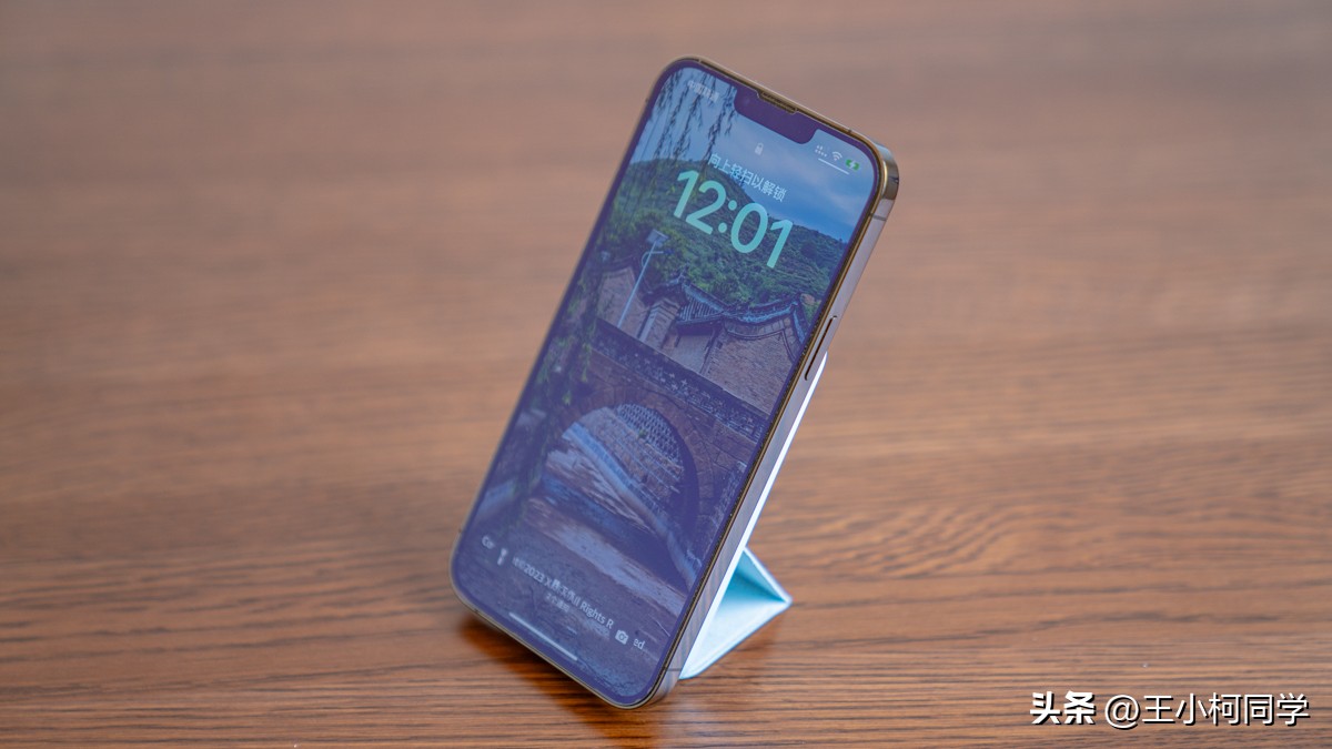 anker磁吸充电宝使用教程,anker磁吸充电宝一代与二代区别