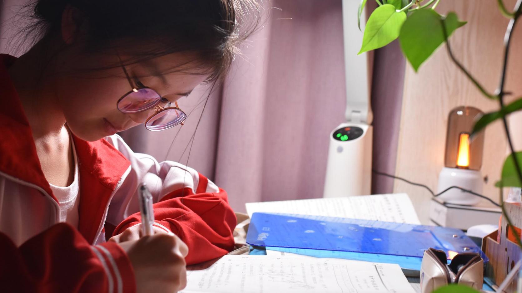 最新爱德华台灯的缺点,护眼台灯最新评测