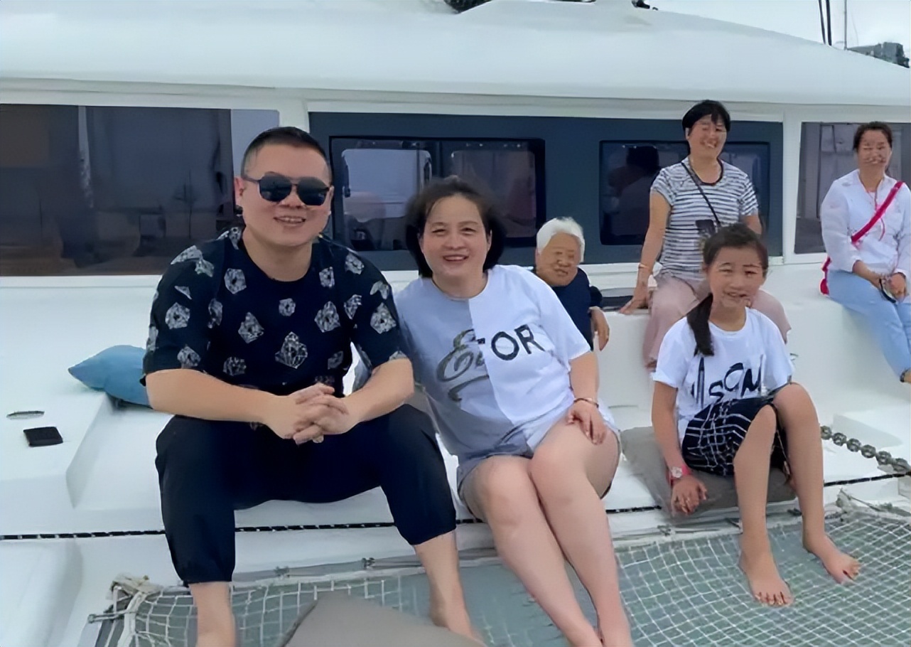 岳云鹏妻子郑敏,岳云鹏的妻子郑敏做什么的