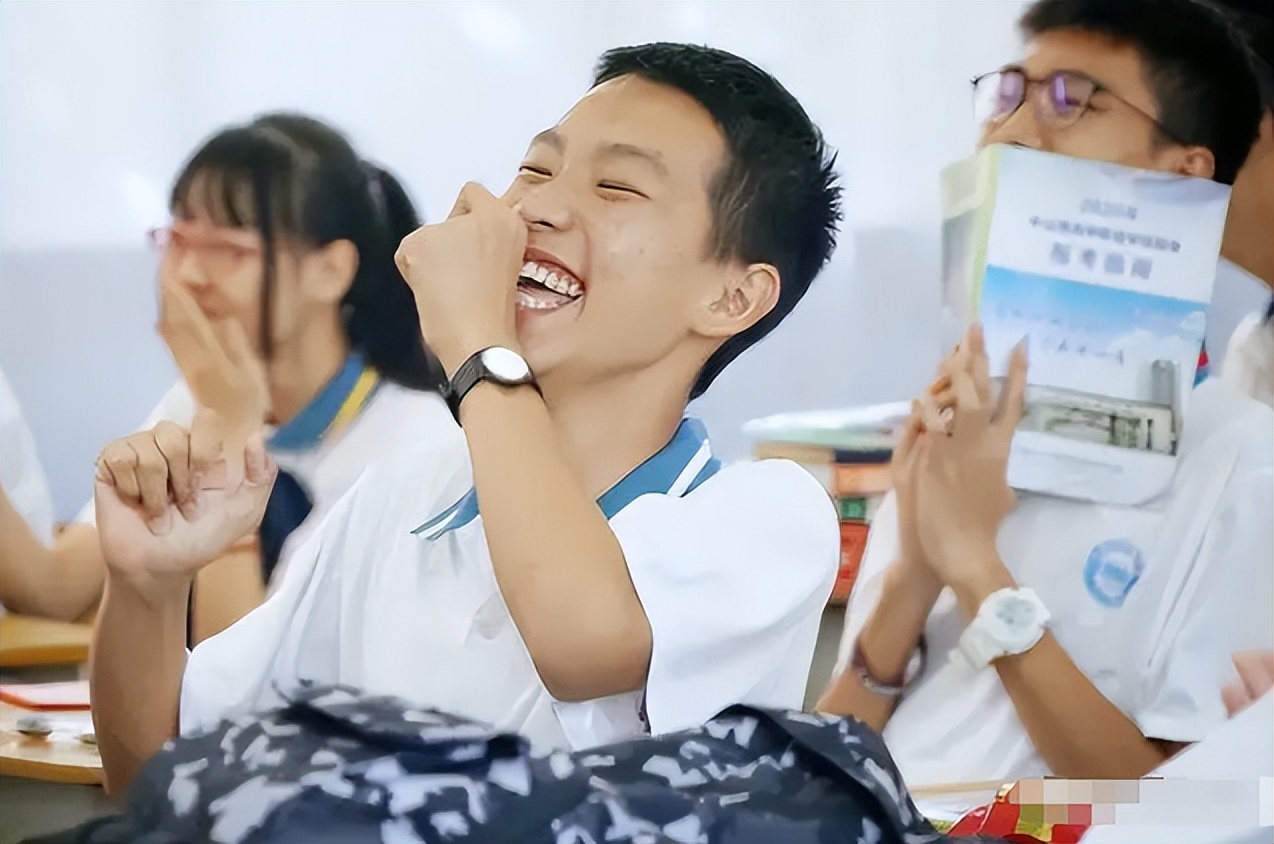 上体育课时女生自认很尴尬的行为，男生却心生好感，尤其第二个