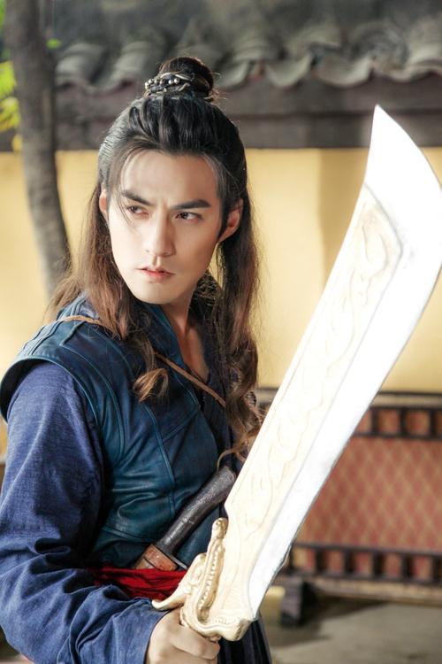 古龙写刀金庸写剑,古龙梁羽生金庸哪个好看