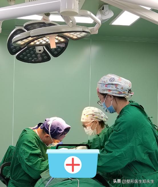 被老公打歪鼻骨留下后遗症,女的鼻子被打歪了