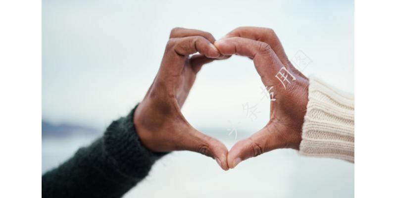 十一岁男孩应不应该跟父母分床睡,男孩几岁不能和母亲一起睡