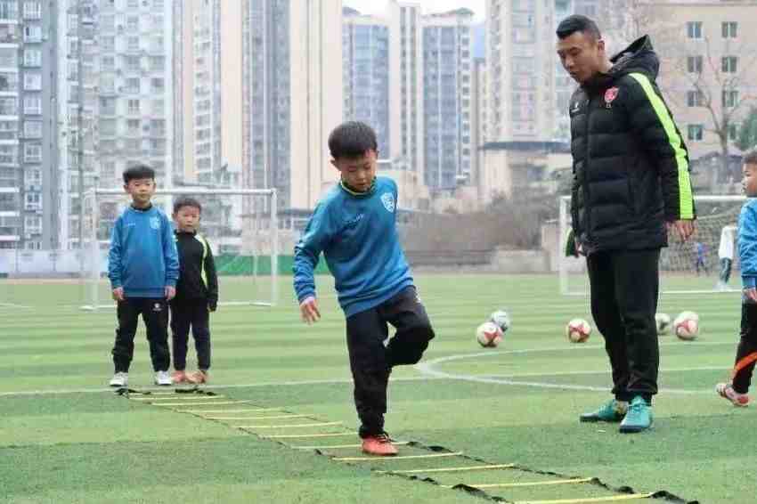 少年中国|革命老区遵义的校园足球筑梦人：让孩子们看到希望