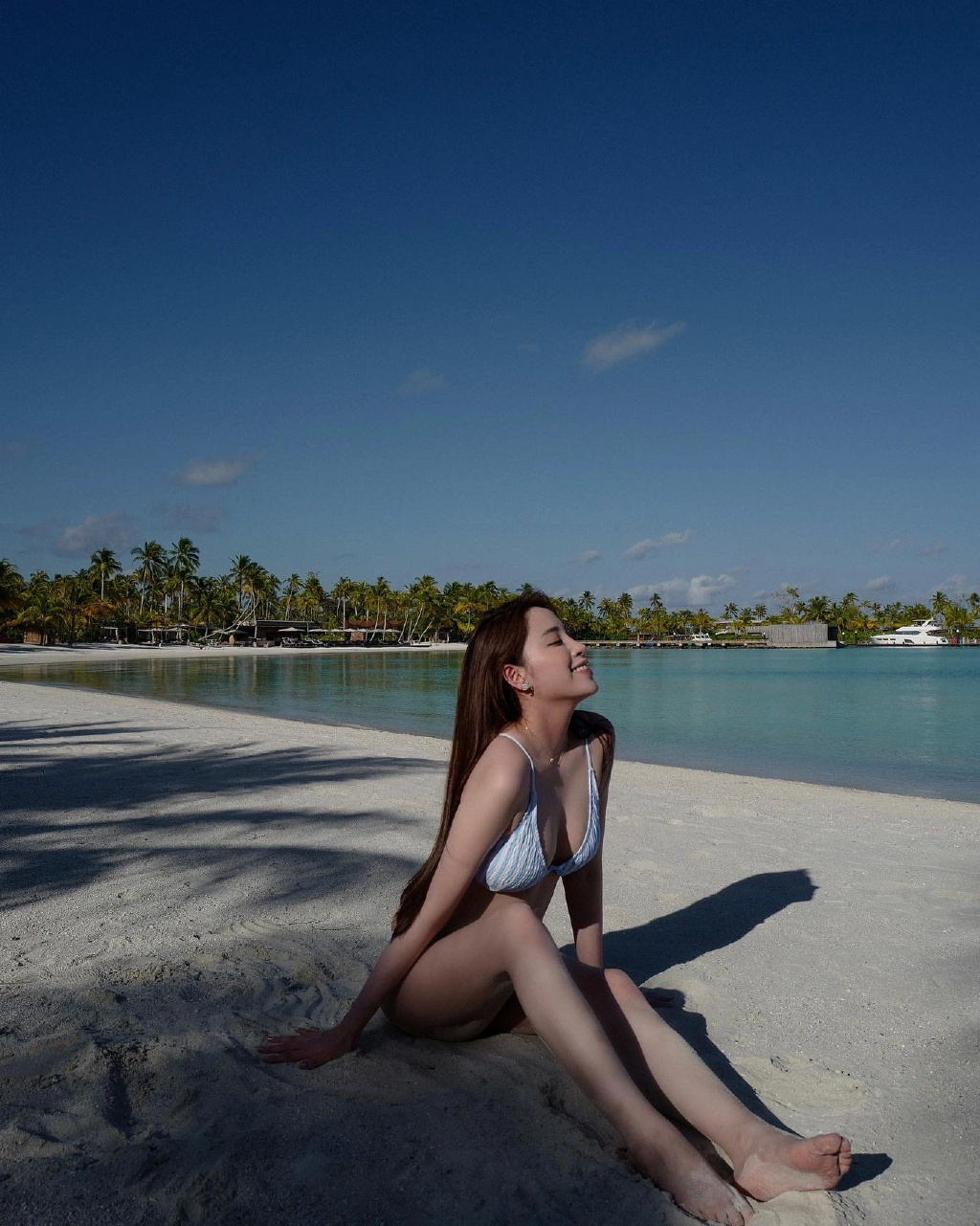 欧阳妮妮张书豪明年结婚？看成了林书豪结婚？欧阳妮妮泳装美照？