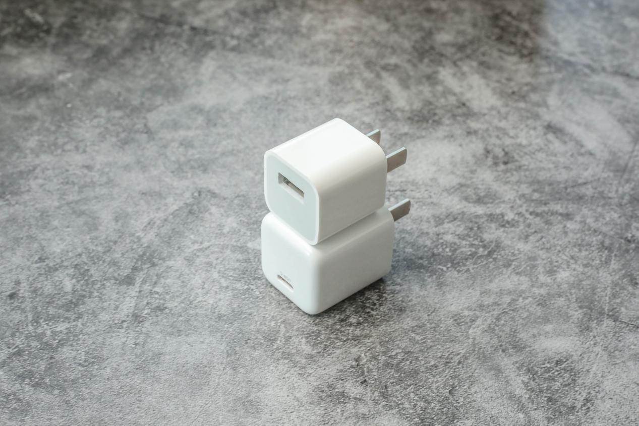 苹果30w充电器快充原装正品拆解,苹果充电器快充原装正品拆解