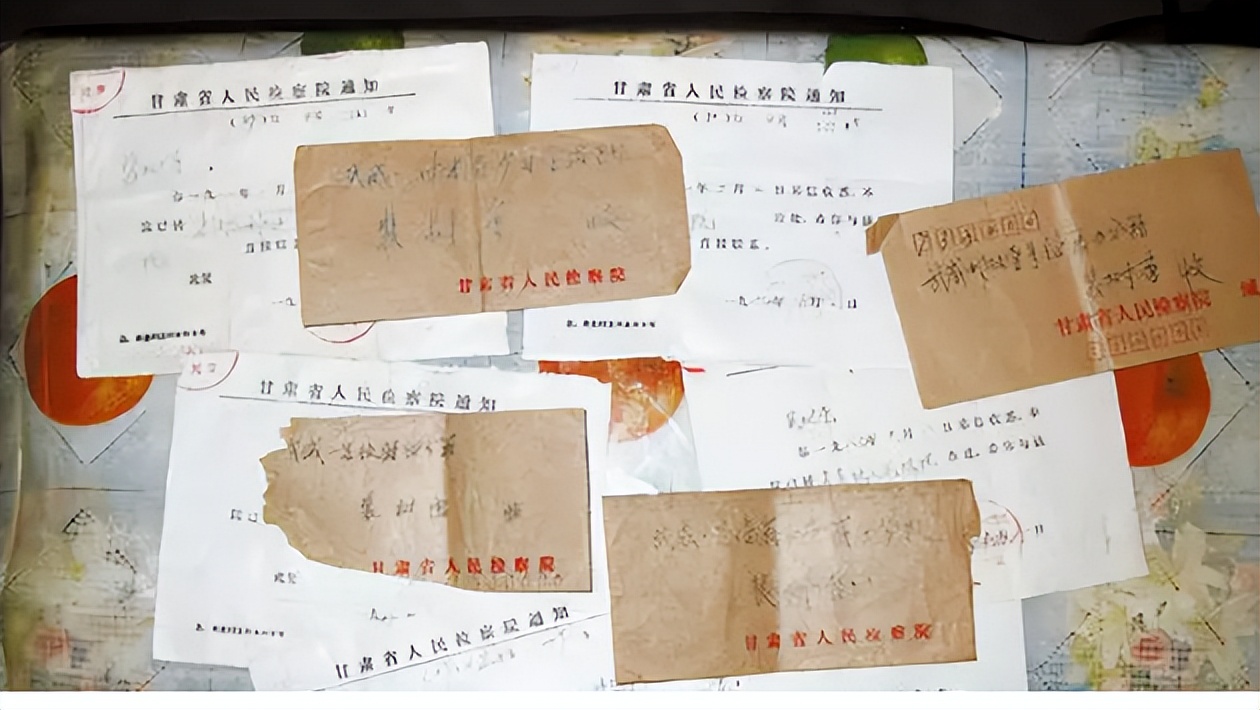 甘肃一女学生遭老师强奸，老师出狱后，女学生下跪：对不起我错了