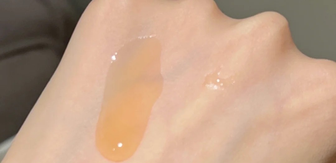 适合中性皮肤的提亮去黄精华,保湿祛黄紧致提亮精华