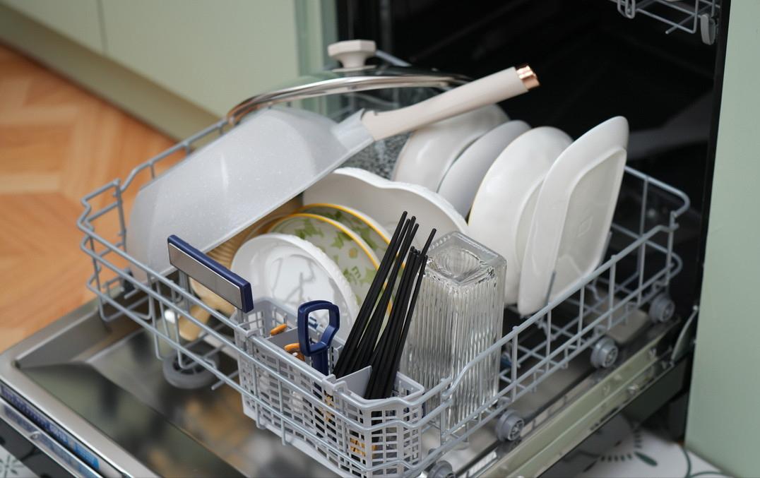 买洗碗机后悔了没人修,美的天净1000洗碗机洗得干净吗