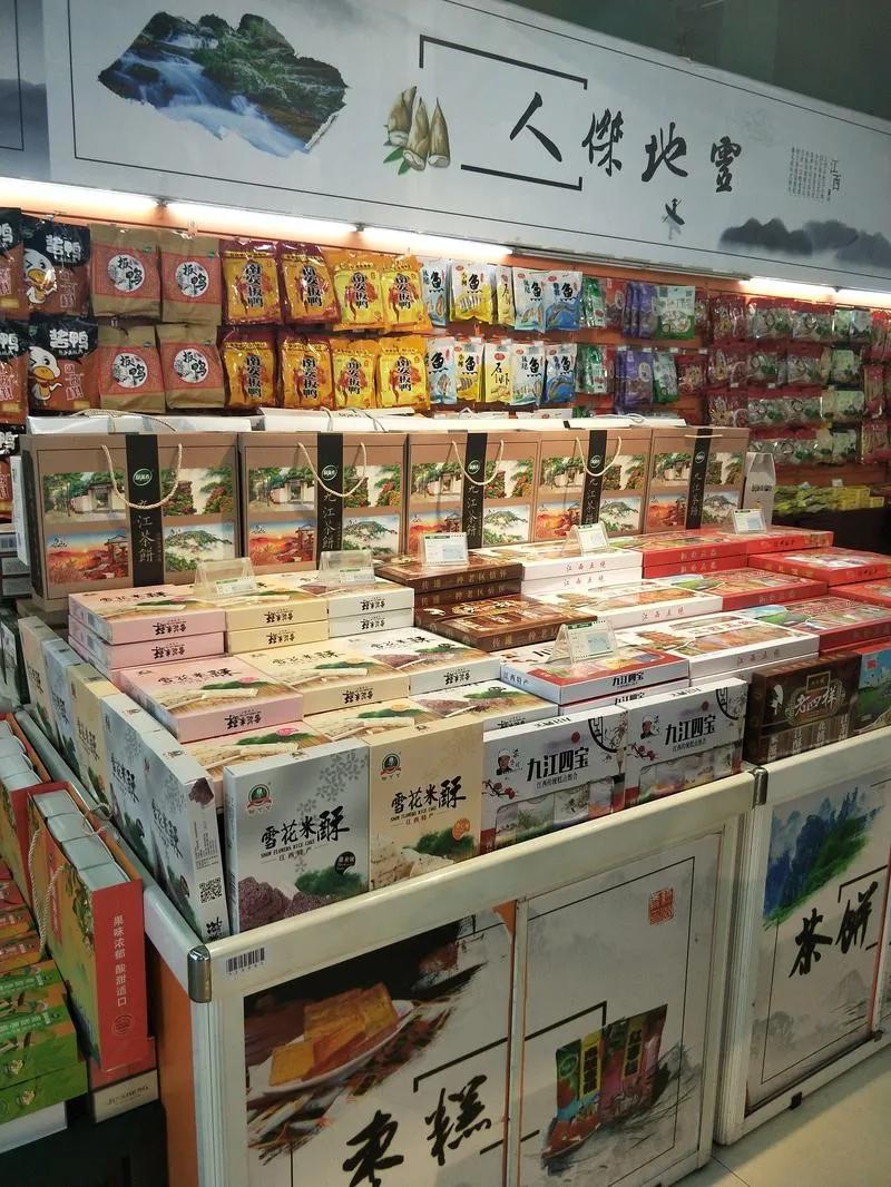 一家20年代品牌老店,一家不足10平方小店