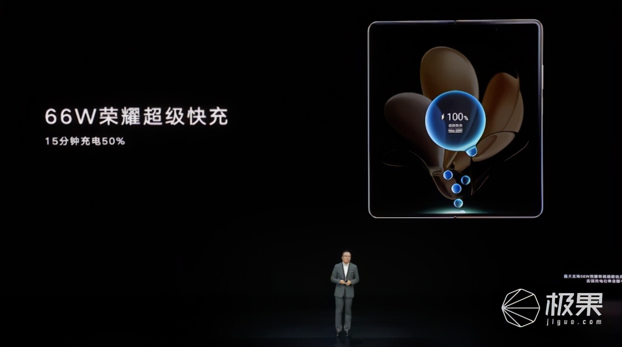 荣耀首款折叠屏手机值不值得入手,荣耀首款折叠屏手机发布9999元起