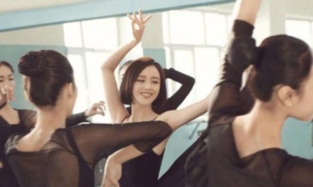 佟丽娅:父亲让她卑微,婚后容忍老公出轨,离婚后勇敢做自己