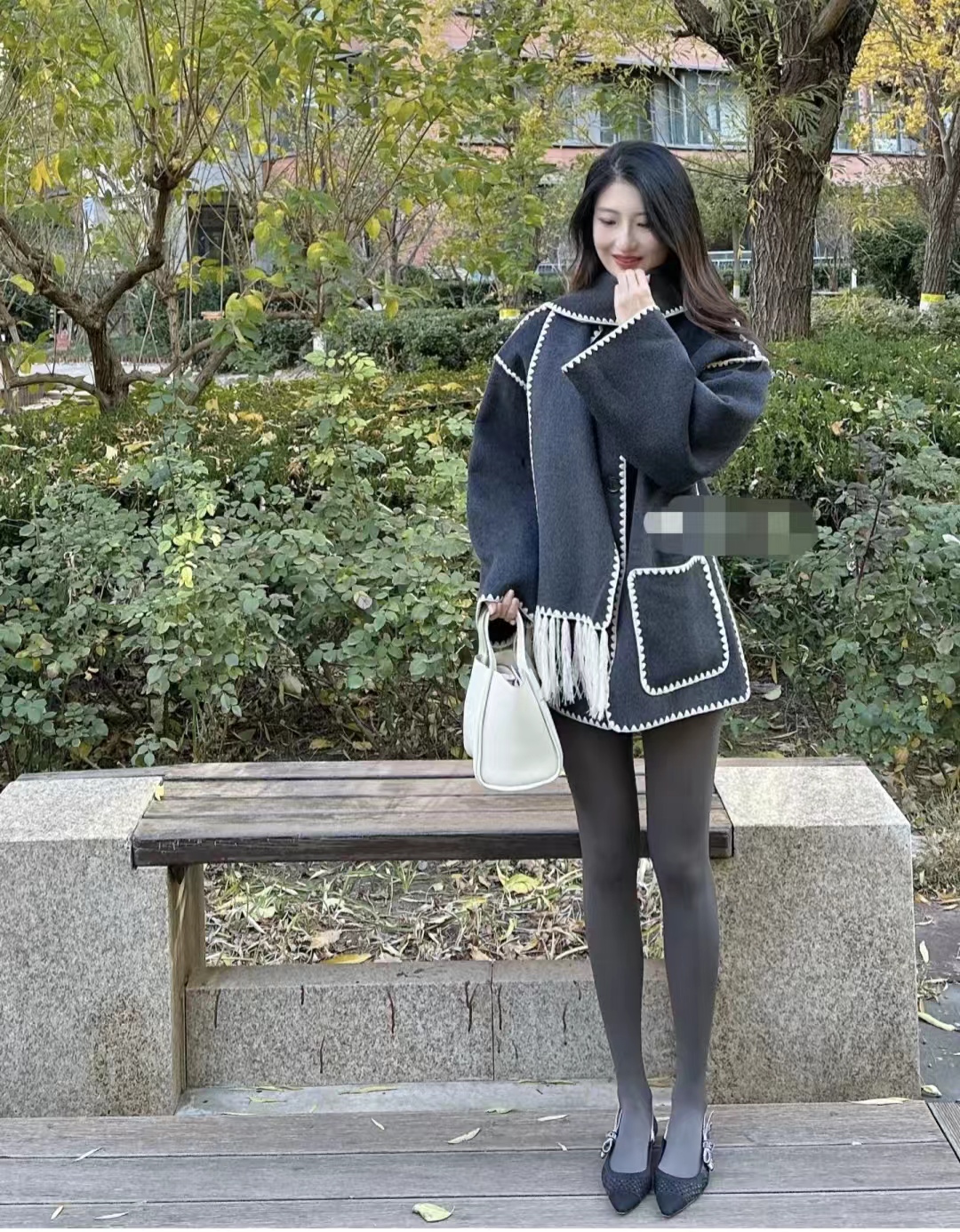 皮肤黑黄适合穿什么颜色衣服显白,男士皮肤黑穿什么颜色的衣服显白