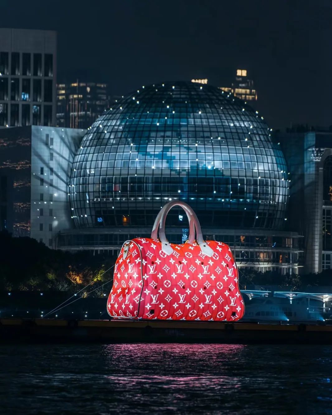 lv最大的贵妇包包,lv最大的斜挎包