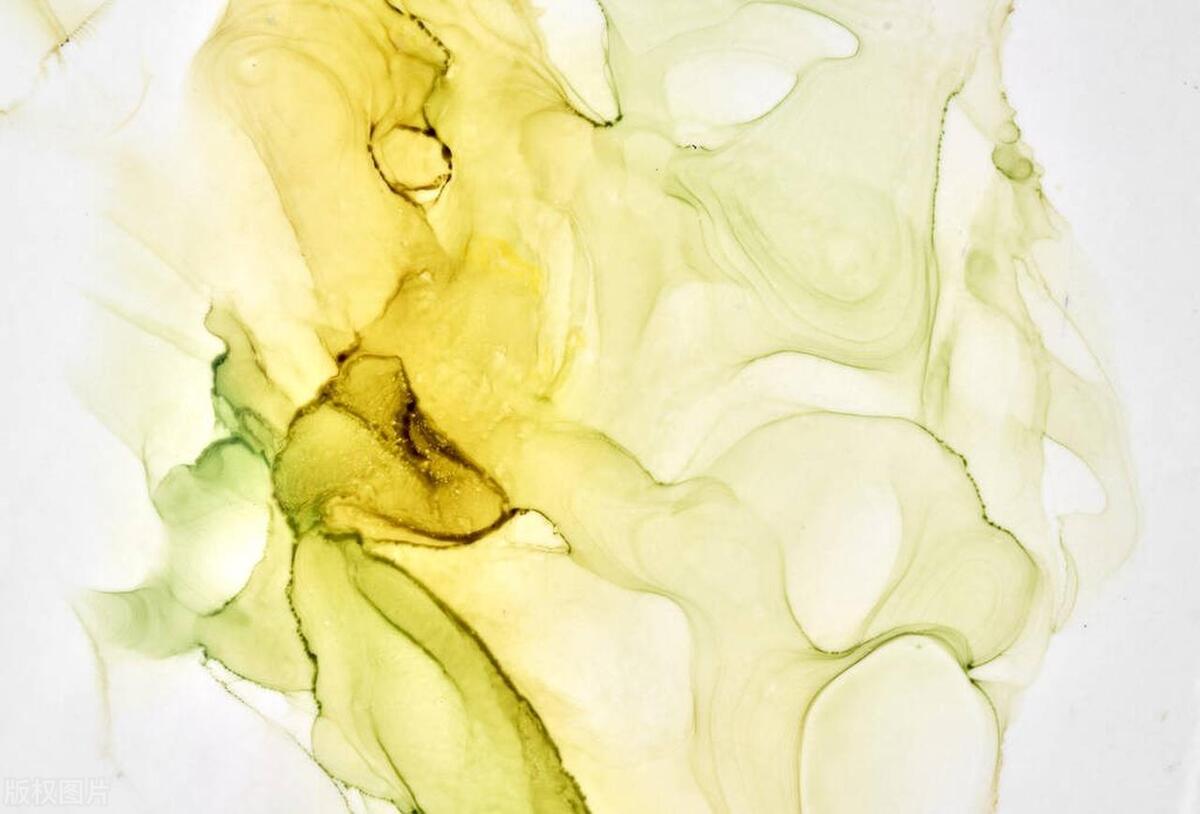 女性分泌咸水是什么原因,为什么女性排出的尿是黄色的