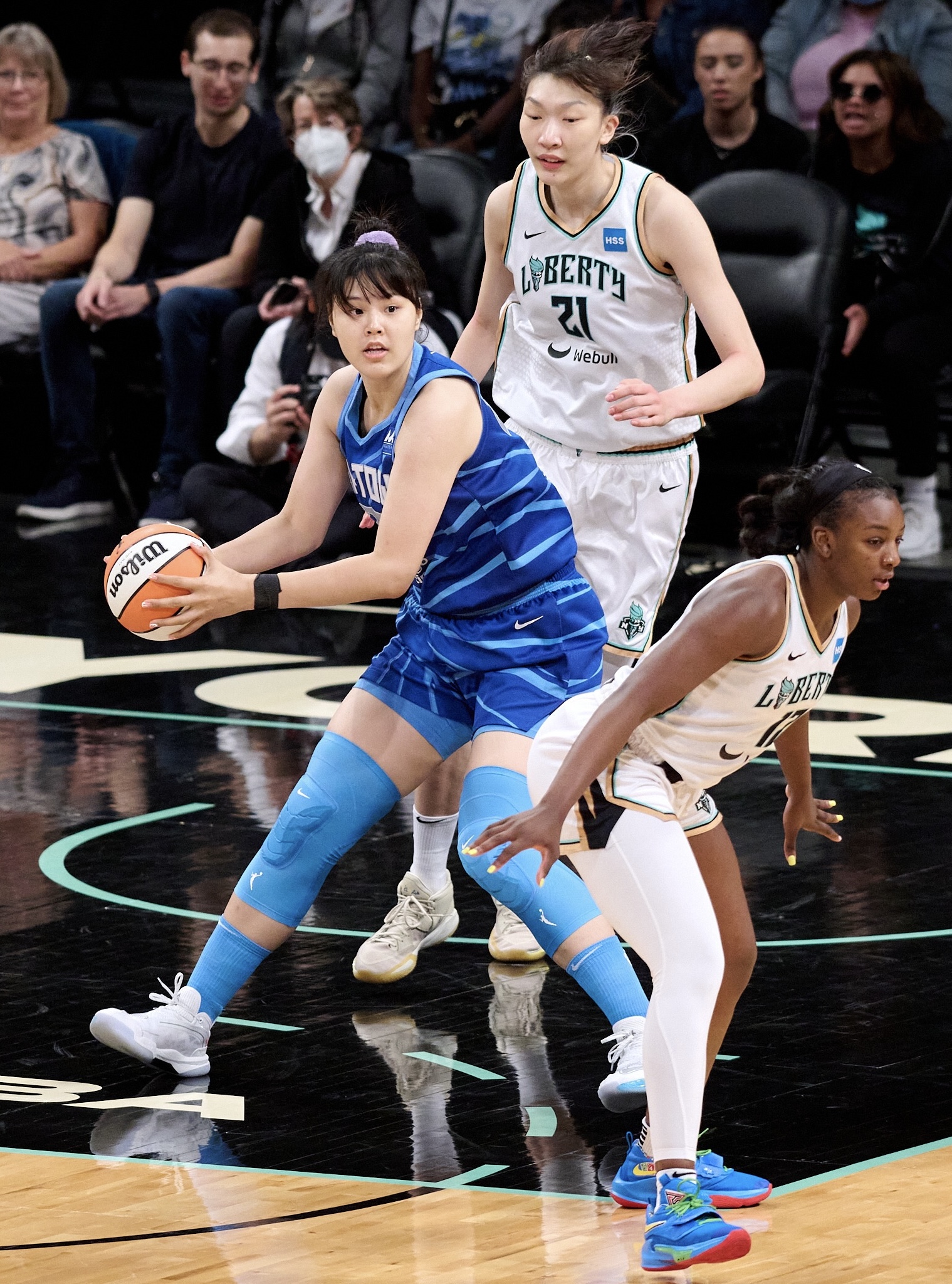 女篮队员李月汝身高简介,中国女篮大中锋李月汝今何在