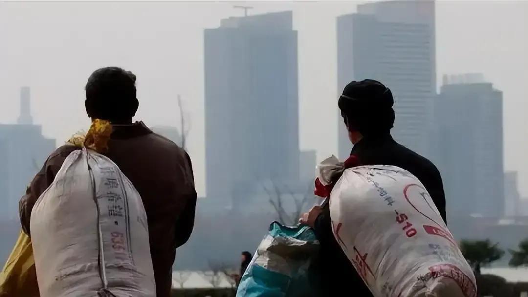 郊区波仔：内蒙深山有人家，牛羊成群人烟少，什么情况