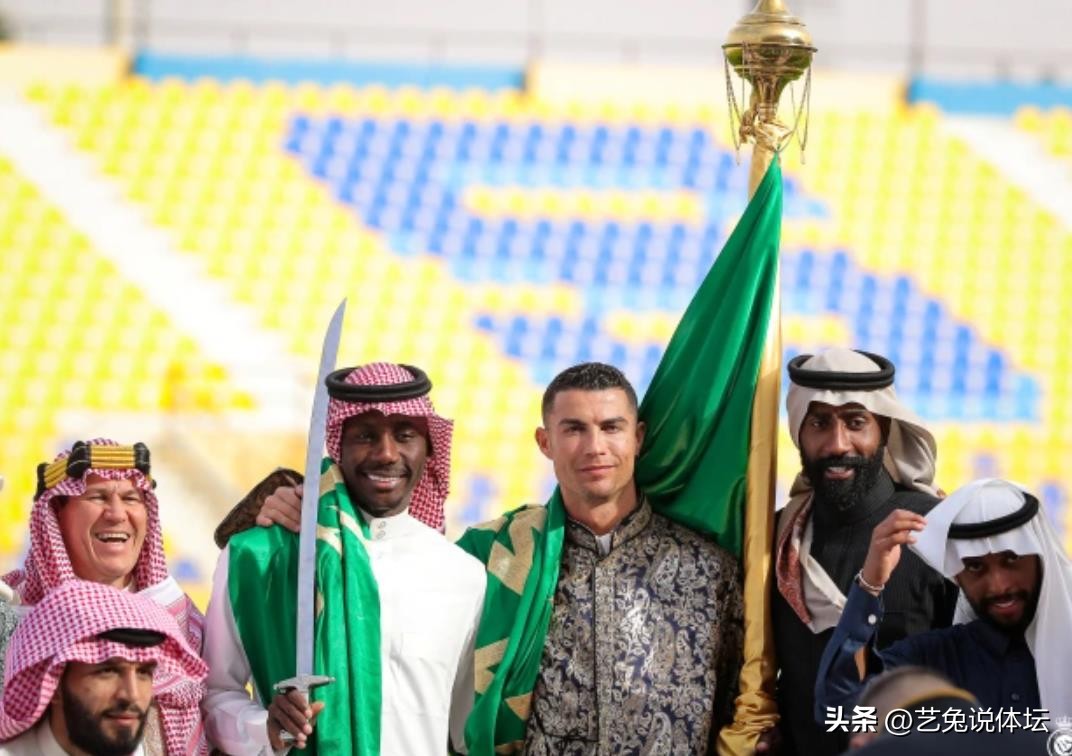 C罗招手，梅西出走，欧洲联赛被瓜分，世界体坛要大洗牌！