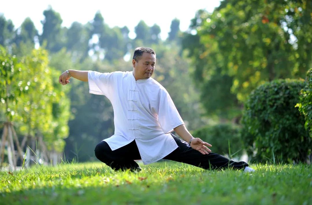 肾功不好的高血压该如何选择降压药，理想血压是多少？医生讲清楚