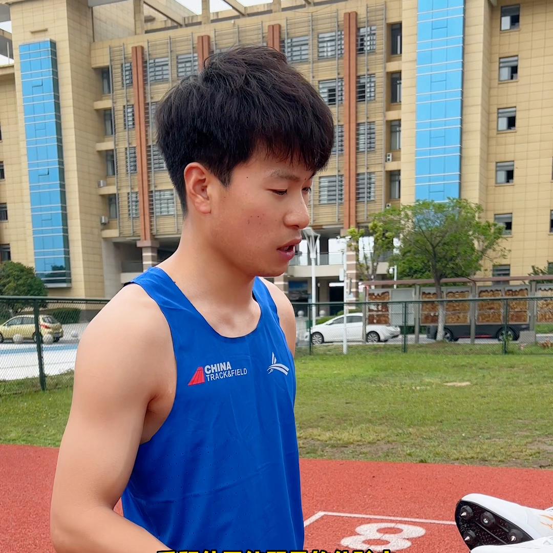 测试顺利,这双鞋子目前还没有上市,听说价格非常低,大家...