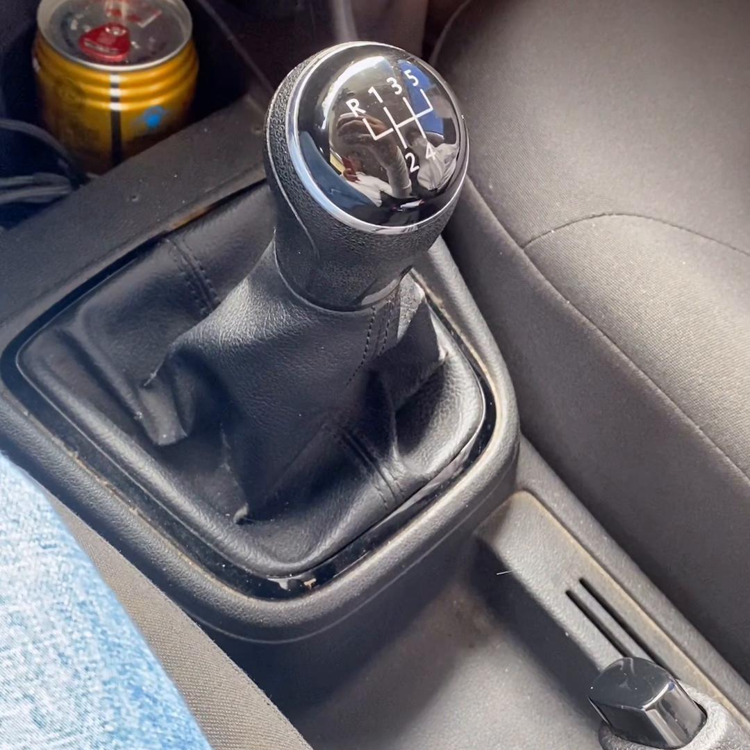 新手应该怎么踩离合换挡,教小姐姐踩油门