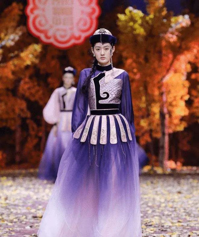 五十六个民族的风俗和服饰,五十六个民族代表服饰图片