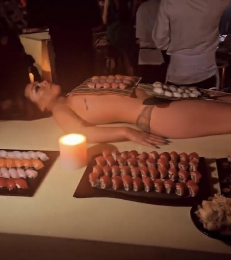 侃爷在纽约为女友庆生,侃爷庆祝生日