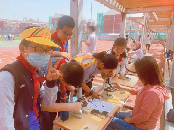 首师大育新华电附中小学部科技节隆重举行