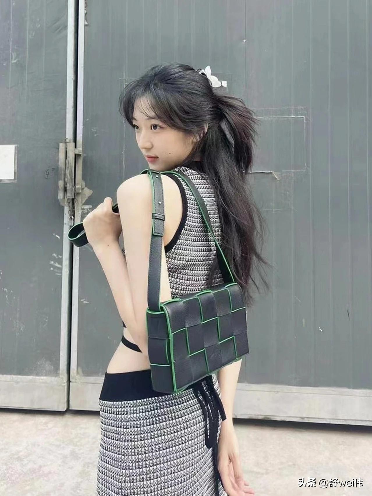 明星同款丨孙千米卡的BV包包也太好看了吧!