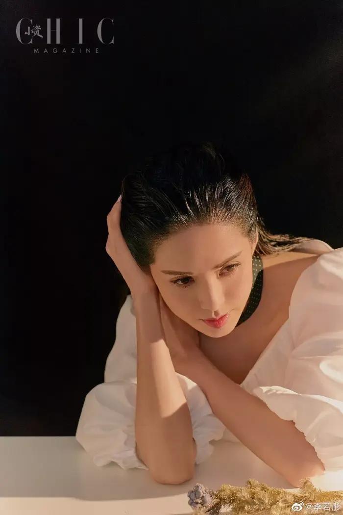 54岁李若彤身材照曝光,54岁李若彤身材曲线引发热议