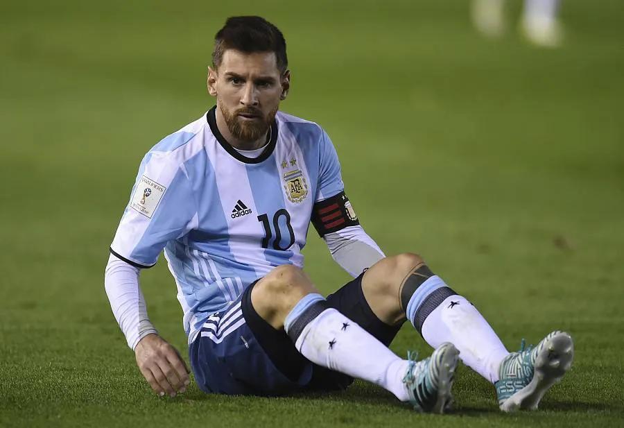 禁区推人就可以给点球吗,禁区背手防守不算点球吗