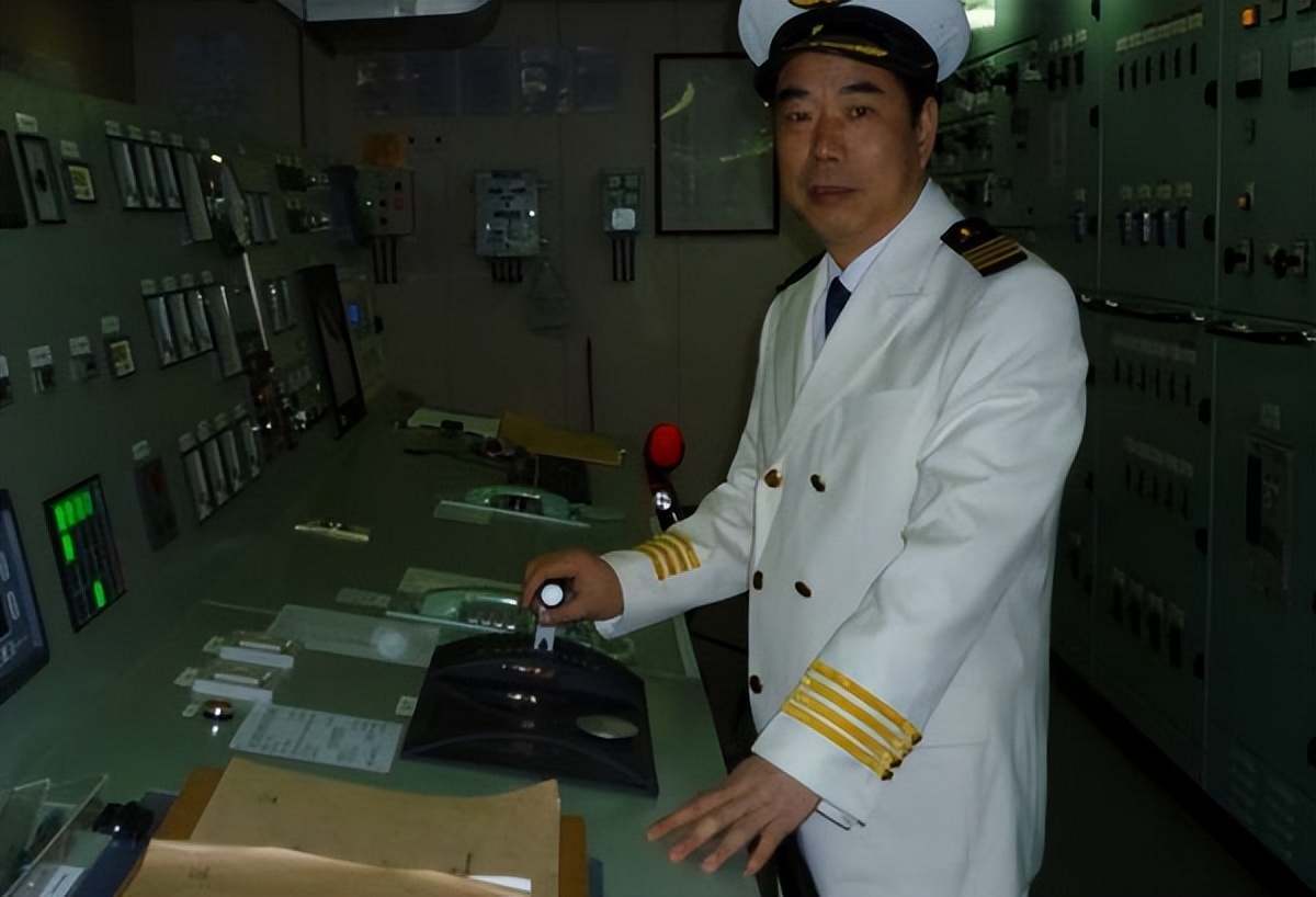 海运船员的一天工作生活,船员怎么在船上工作的