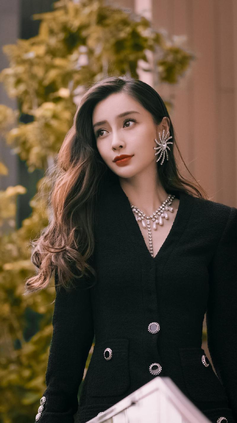 双姝撞衫！Baby被爆买网军抹黑“95新晋流量小花”矮丑胖