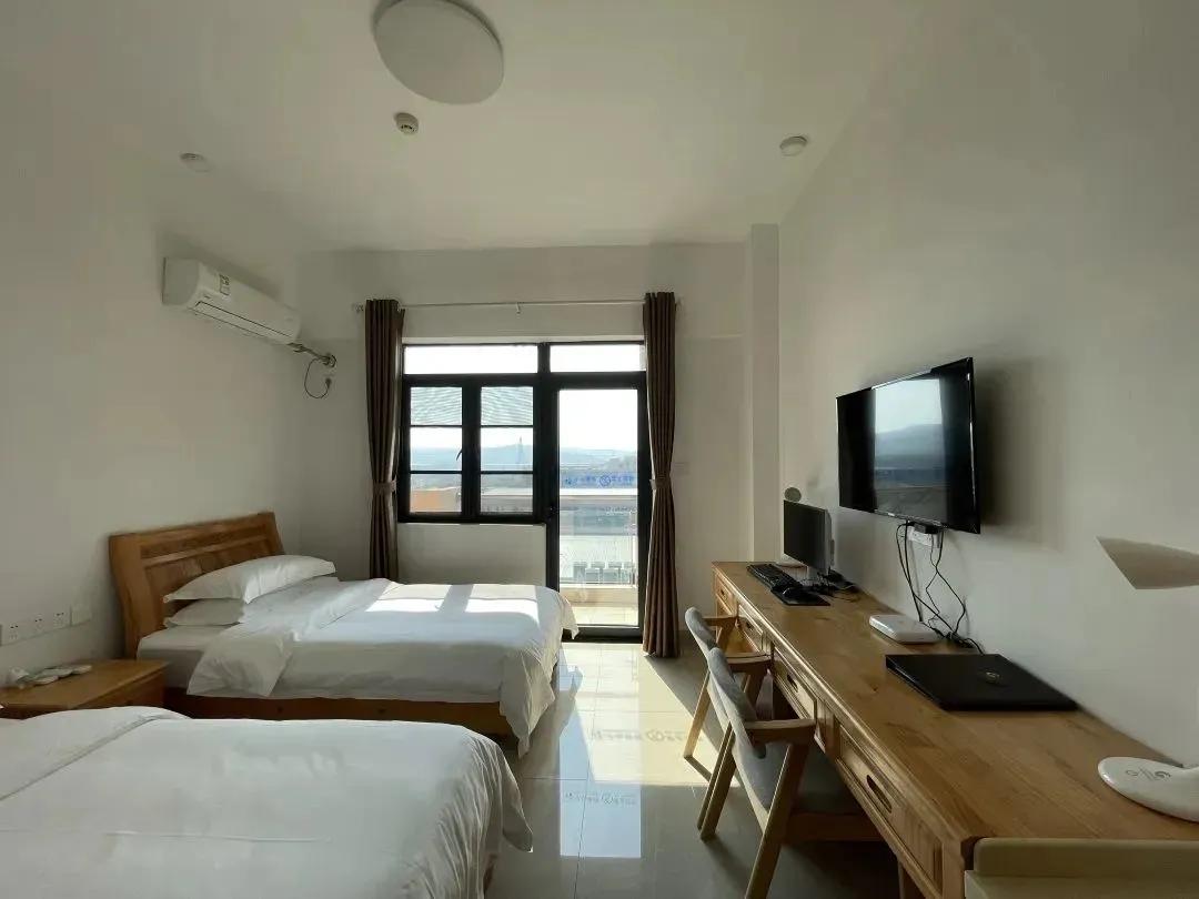 高铁站附近的驾校有哪些,全国最大高铁驾校究竟有多大