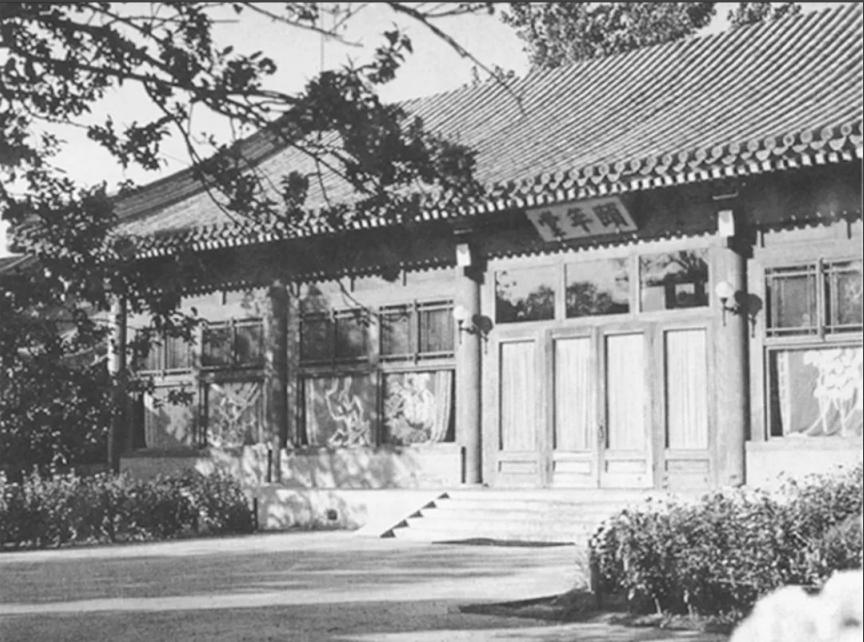 新中国成立前,*剑英叶**邀请中央入驻中南海,毛*东泽**拒绝:不做皇帝