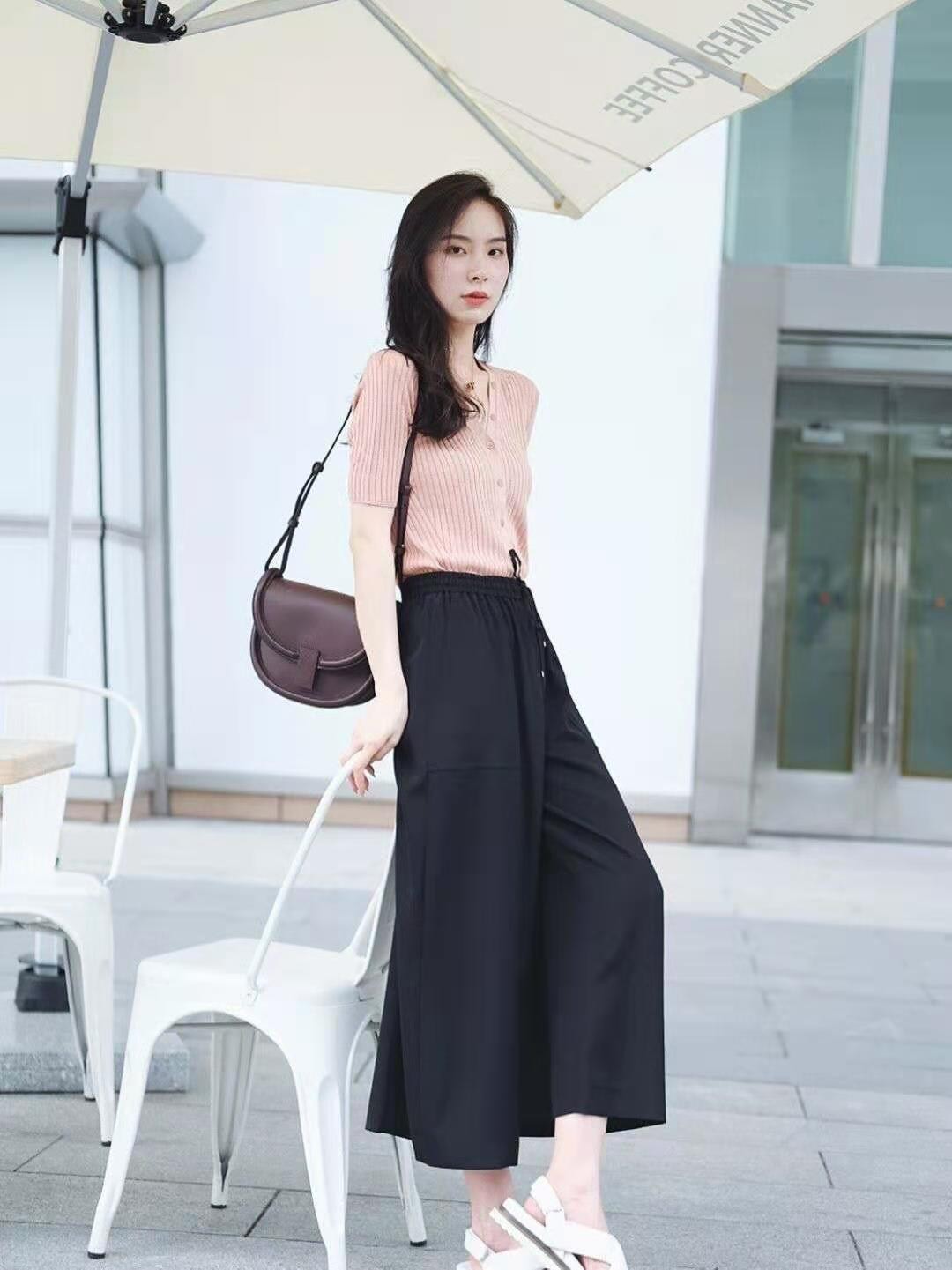 今年流行的瘦瘦裤显瘦又高级,有什么裤型穿起来显瘦又好穿