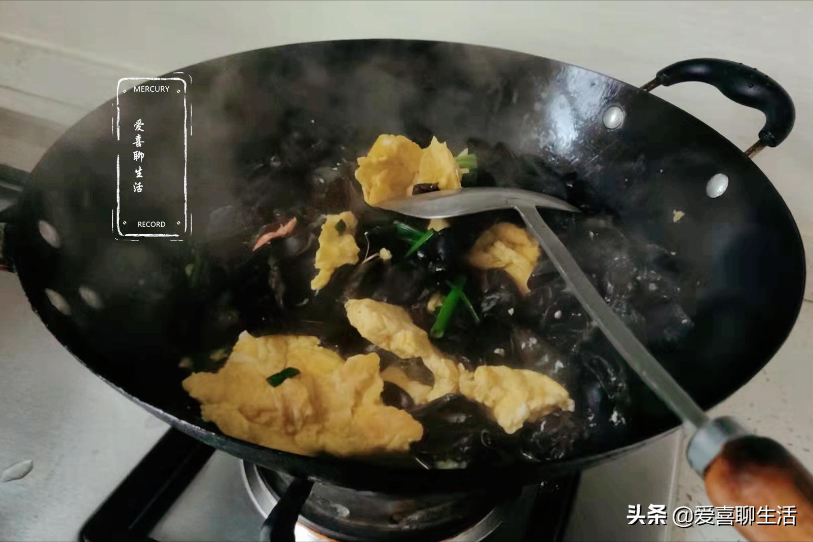 黑木耳和鸭蛋一起煲汤可以吃吗,吃鸡蛋少吃蛋黄的好处