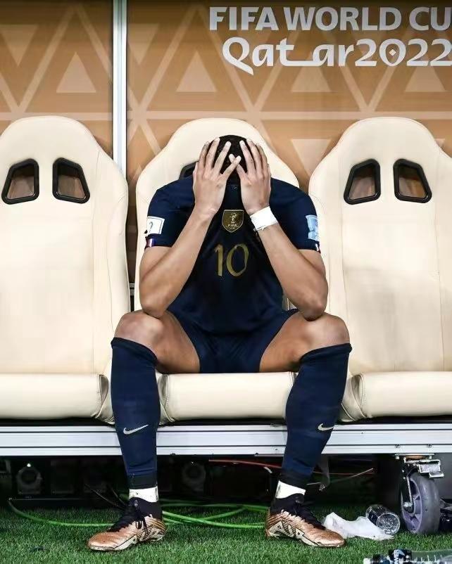 世界杯女球迷当众掀起球衣,世界杯各国美女球迷惊艳镜头