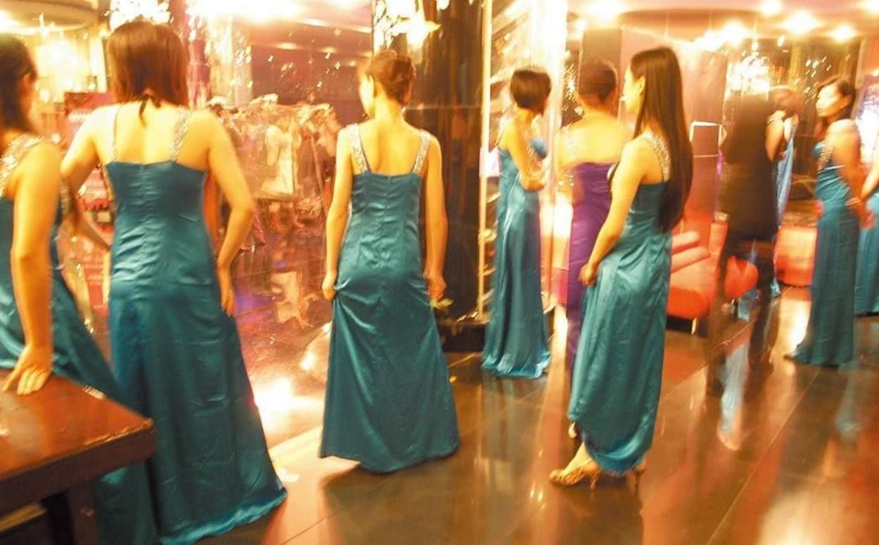 揭秘夜场ktv,揭露酒吧招陪酒女的高薪骗局