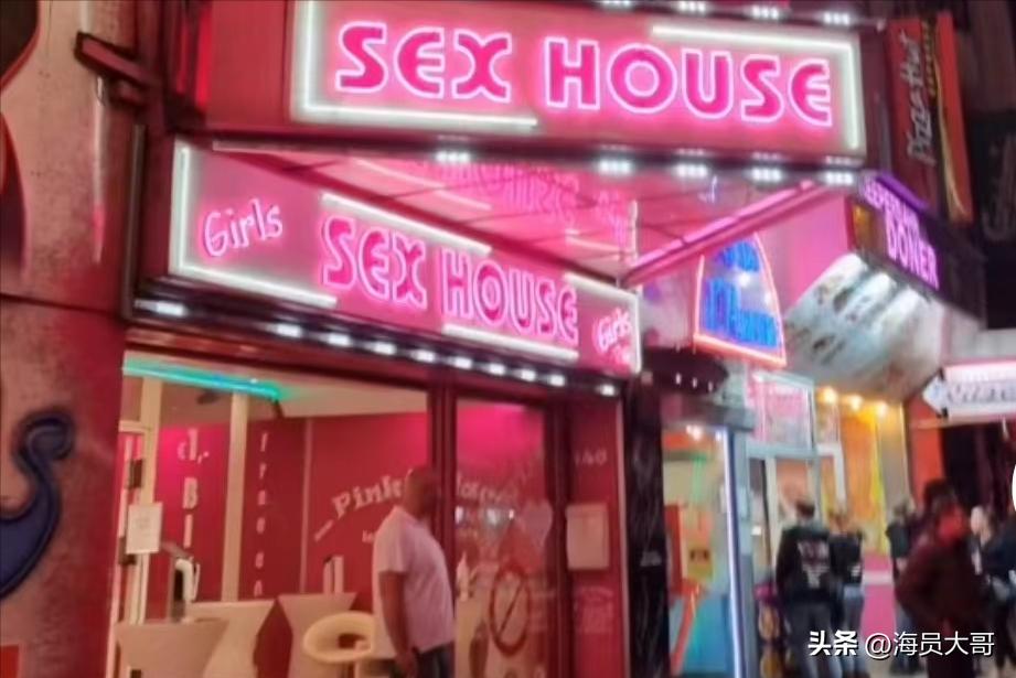 船员航行至德国，原本去逛街，误打误撞去了德国*灯区红**，险遭驱赶