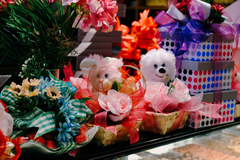 推进人民币国际化,促进人民币国际化