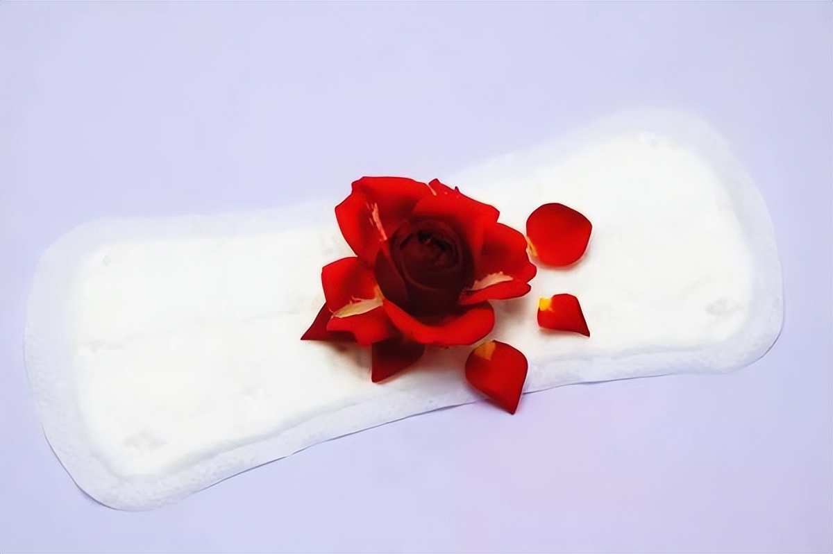 大姨妈准时来但量少发黑怎么办,大姨妈量少发黑持续十几天