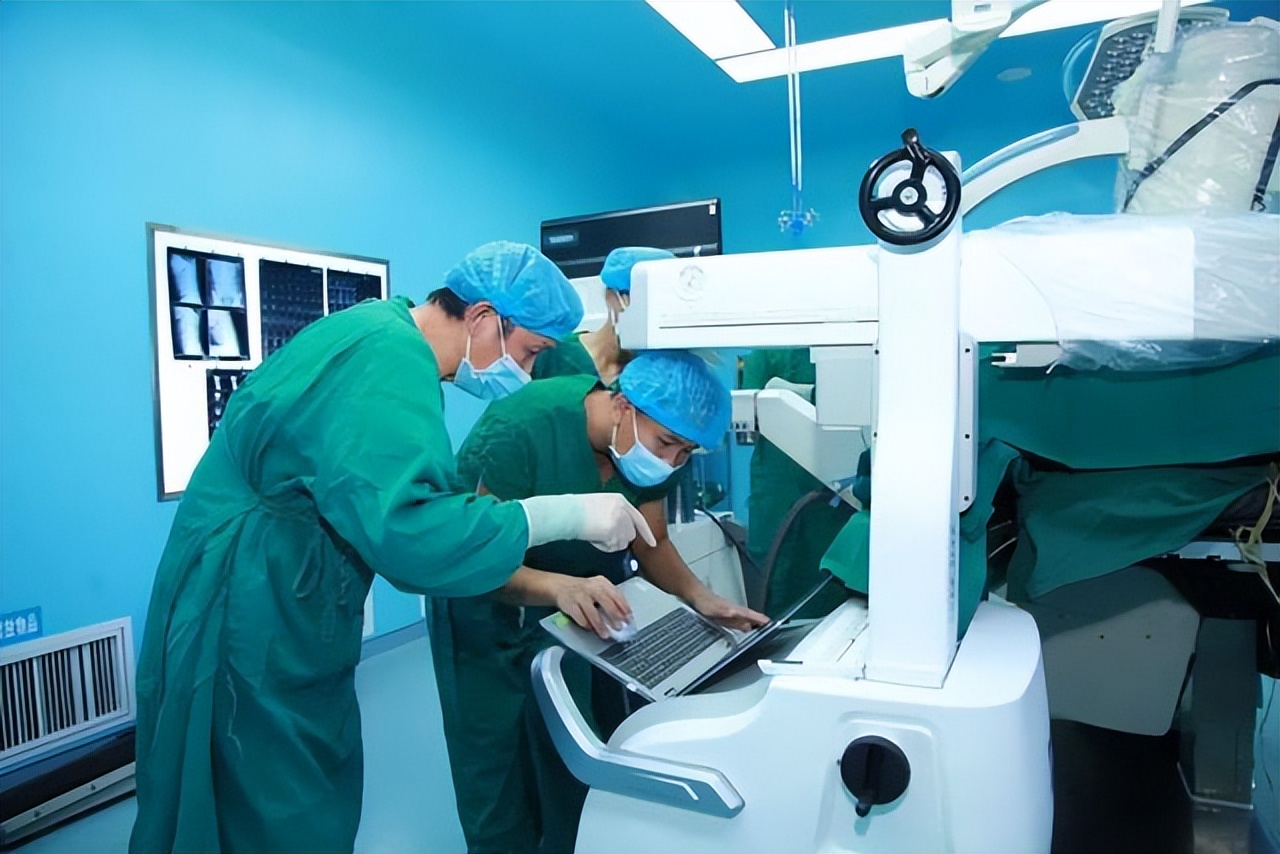 股骨颈骨折矫正仪器,骨科机器人好用吗