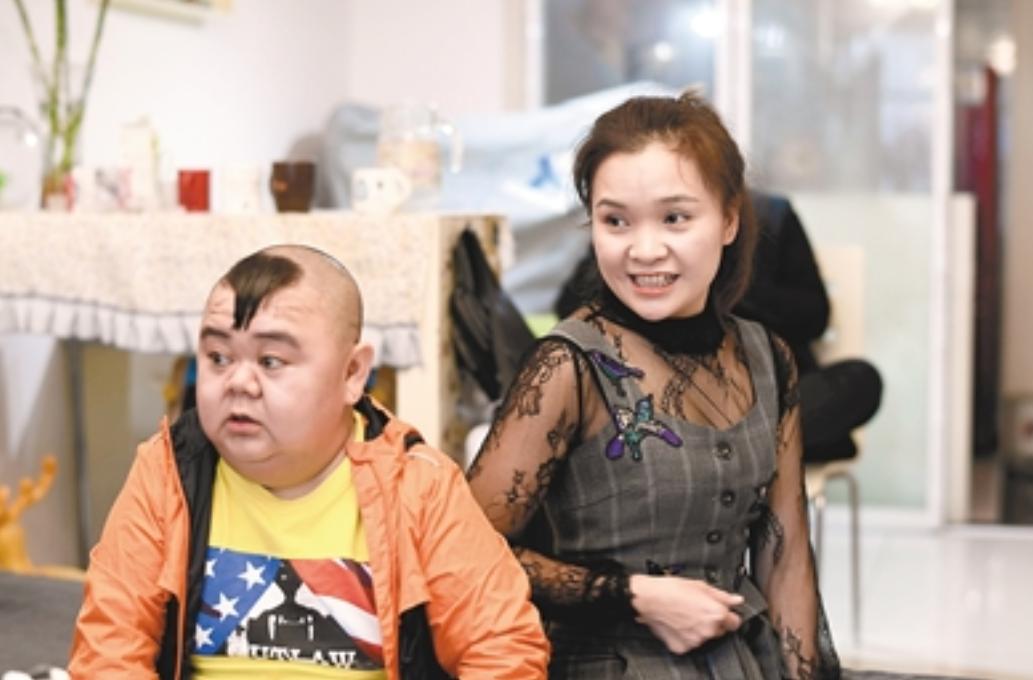 小布丁张荣和他的三个孩子的照片,小布丁张荣个人简介